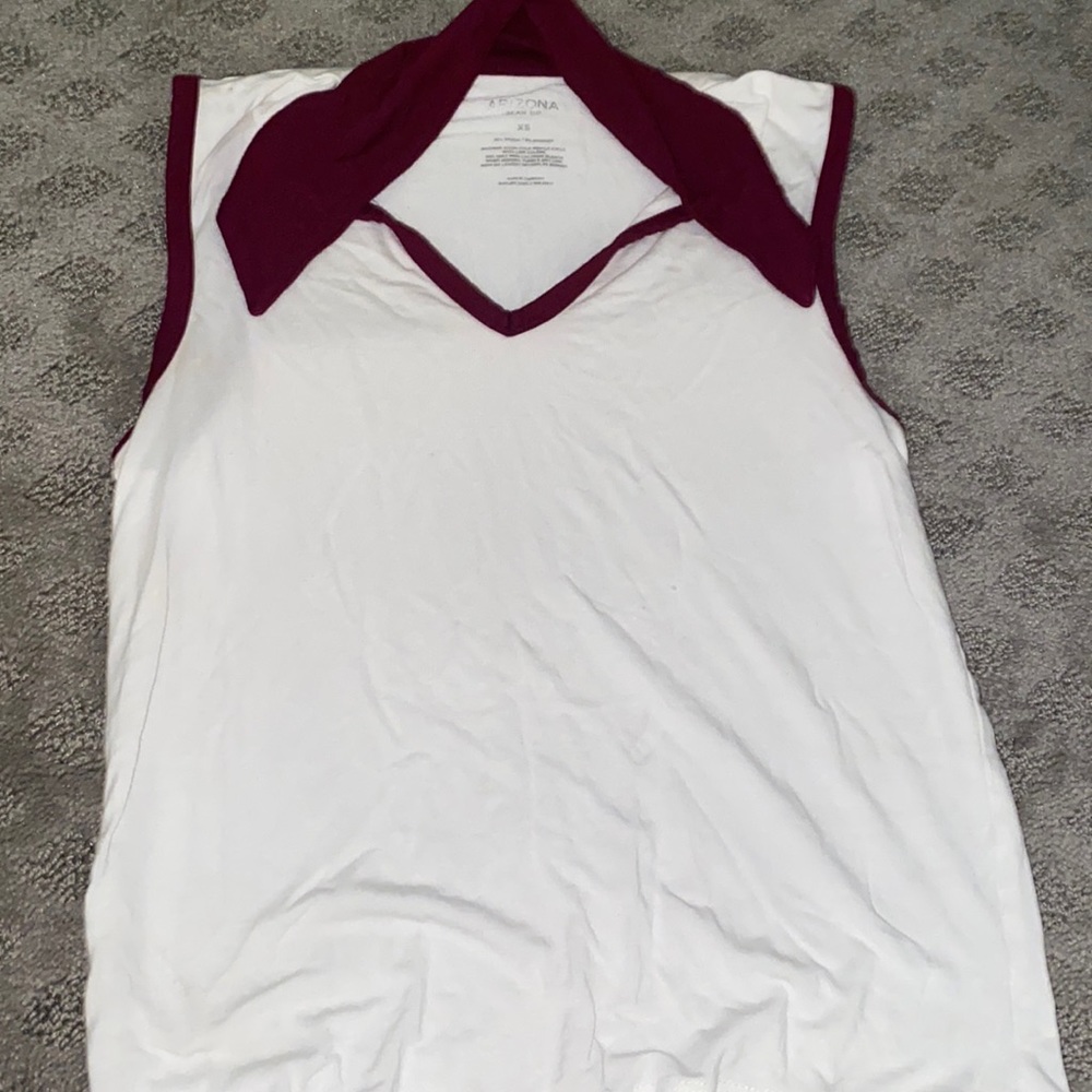 White shirt with burgundy